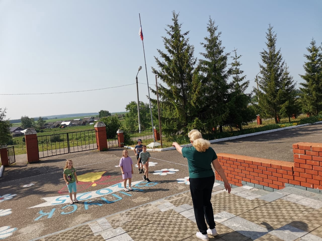 13  день в пришкольном лагере труда и отдыха.