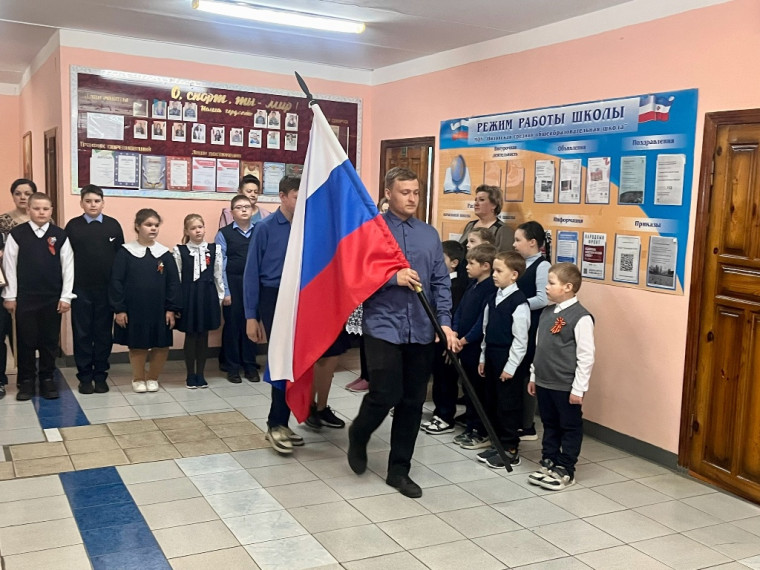 Торжественное начало недели и "Разговоры о важном" о Великой Победе.